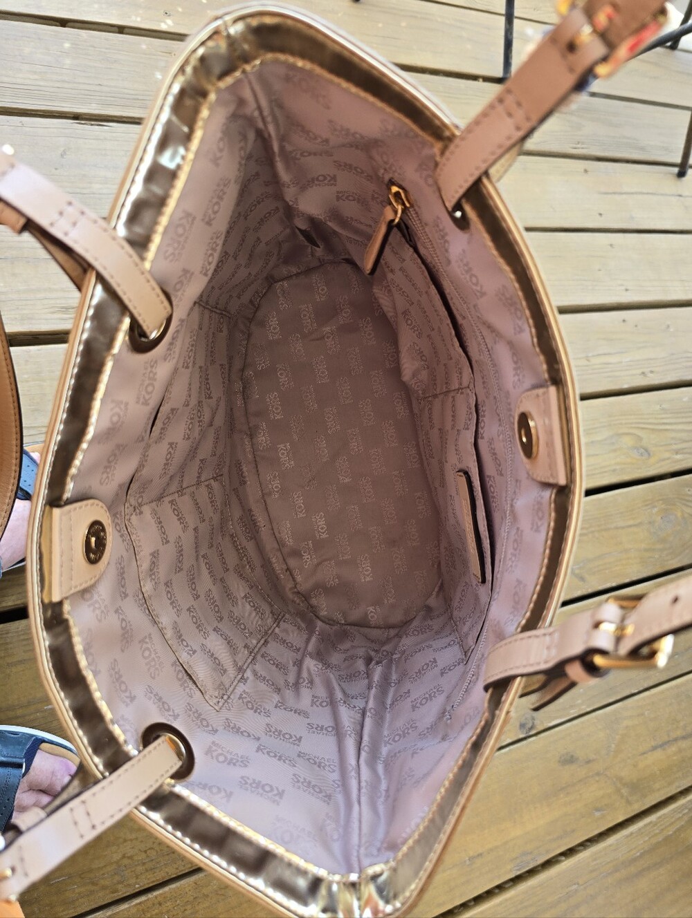 Michael Kors EUC Metallic Gold MK Logo Tote w/ Matching Zip Wallet No Call Outs. - Picture 4 of 11